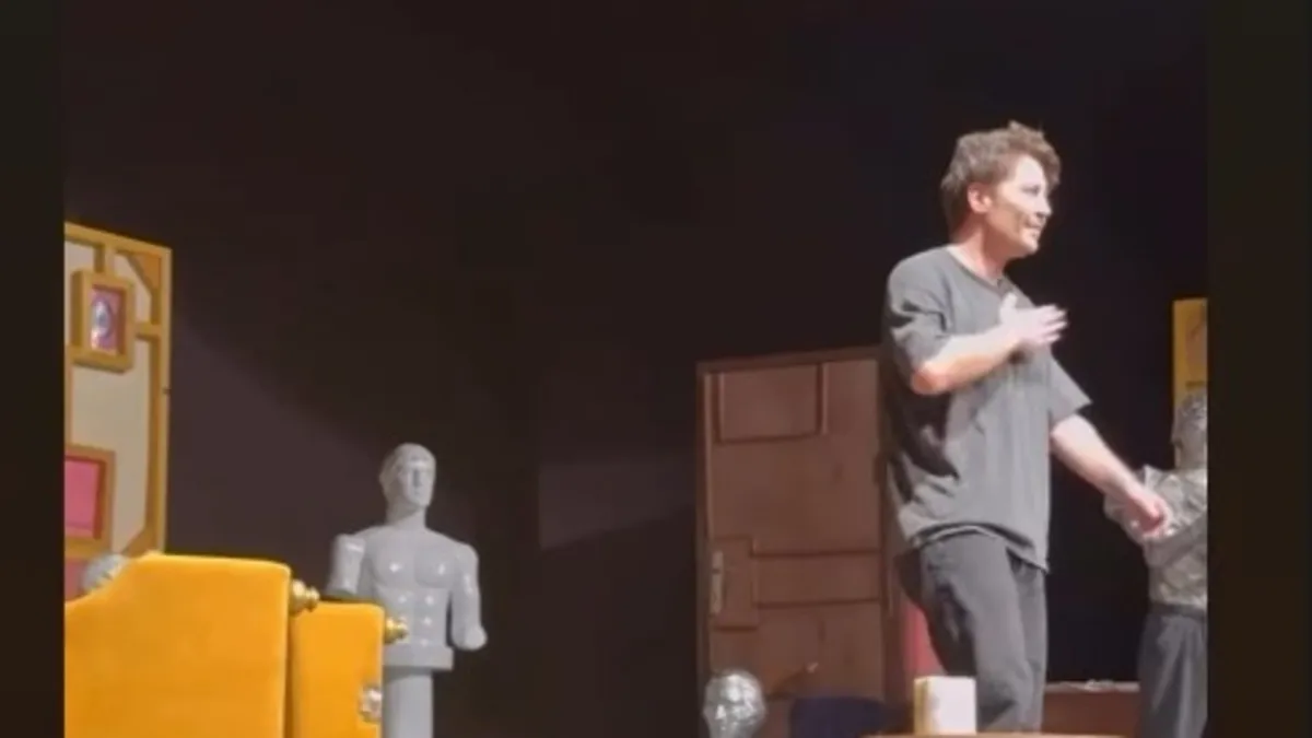 Sahnede talihsiz kaza! Acı içinde kıvrandı ama oyunundan vazgeçmedi: İşte Tolga Güleç’in zor anları...