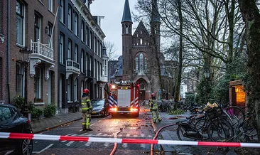 Hollanda’da 154 yıllık kiliseyi alevler sardı