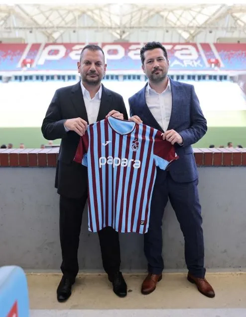 trabzonspor-yeni-sezon-formalarini-tanitti-1718373813713.jpg