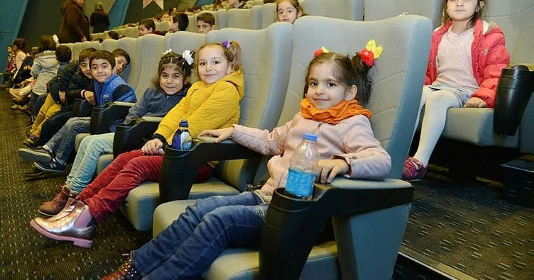 Diyarbakır’da dezavantajlı öğrencilere sinema gösterimi yapıldı