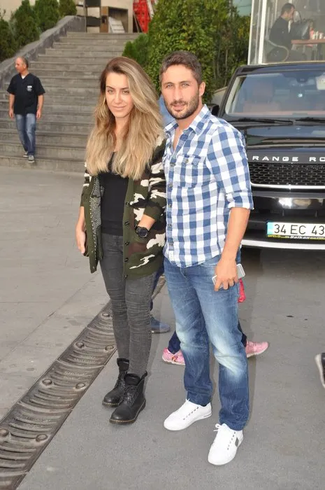 Sabri Sarıoğlu eşi Yağmur Sarıoğlu’na resti çekti