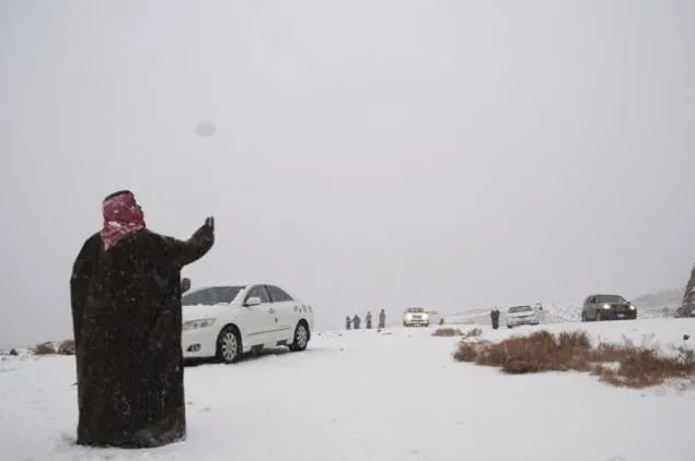 Suudi Arabistan’da kar yağdı