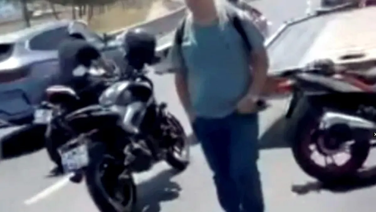 Direksiyon hakimiyetini kaybedip bariyerlere çarpan motosiklet sürücüsü hayatını kaybetti Direksiyon hakimiyetini kaybedip bariyerlere çarpan motosiklet sürücüsü hayatını kaybetti