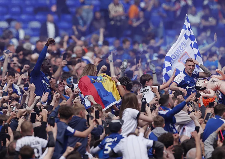 ipswich-town-premier-lige-yukseldi-1714832684444.jpeg