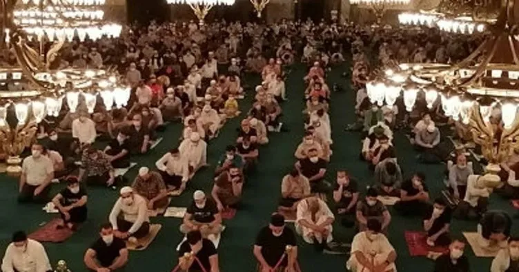 Ayasofya Camii’nde yoğunluk sürüyor