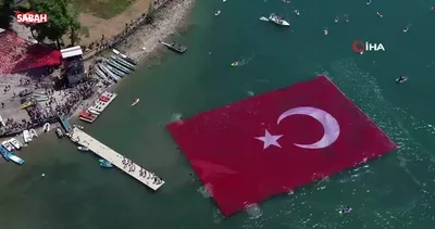 Sapanca Gölü’nde görsel şölen: 100 dalgıç 1923 metrekarelik Türk bayrağı açtı | Video