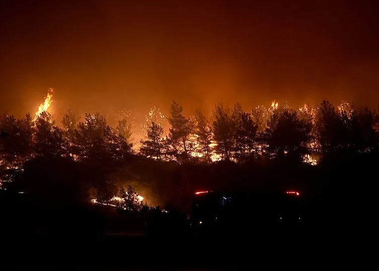 SON DAKİKA… İzmir’deki orman yangınında 3. gün! Ekiplerin cansiperane mücadelesi sürüyor: Kahreden görüntüler...