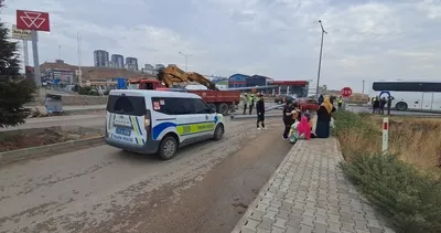 Aydınlatma direkleri otomobilin üzerine düştü! Otomobil ağır hasar gördü, yaralanan olmadı #kirikkale