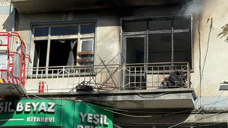 SON DAKİKA... Biri 4 diğeri ise 3 yaşında… Acılı baba gözyaşları ile veda etti: Konya’daki yangın faciasının görüntüleri ortaya çıktı!