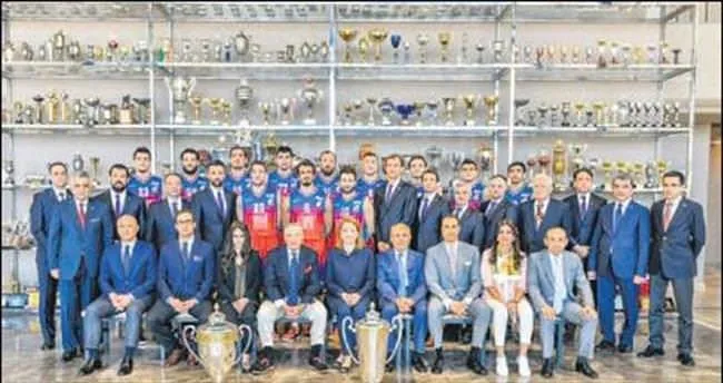 Mustafa Koç Spor Salonu açıldı