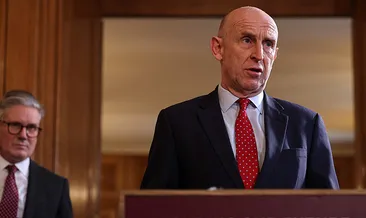 İngiltere siyasetinde deprem: Savunma Bakanı Healey istifa etti