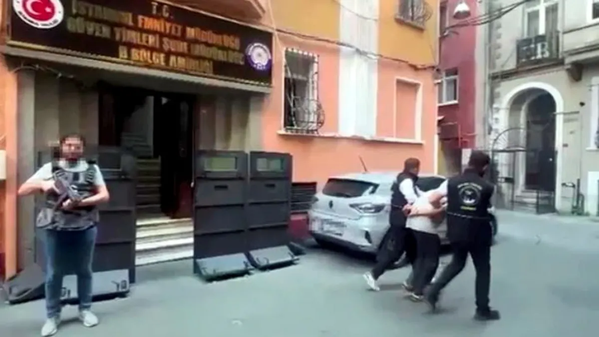 Şişli’de bir evden televizyon ve klima çaldığı belirlenen şüpheli tutuklandı Şişli’de bir evden televizyon ve klima çaldığı belirlenen şüpheli tutuklandı