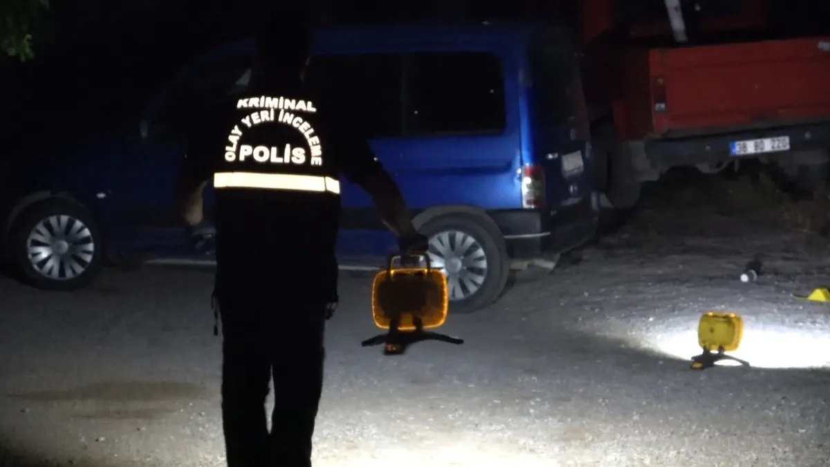 Kepez'de alacak kavgası kanlı bitti: Silindir operatörü öldürüldü