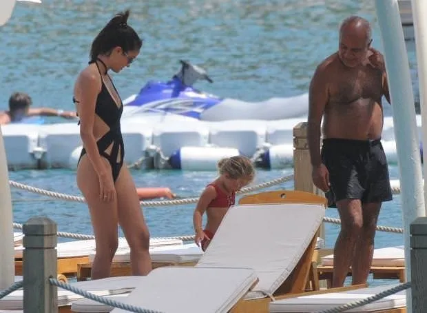 Aile Boyu Tatil Galeri Magazin