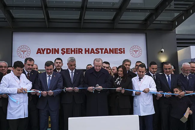 son-dakika-aydin-sehir-hastanesinin-acilisini-baskan-erdogan-yapti-gurur-verici-bir-sifa-merkezi-1769270565359.jpeg SON DAKİKA | Aydın Şehir Hastanesi'nin açılışını Başkan Erdoğan yaptı: Gurur verici bir şifa merkezi