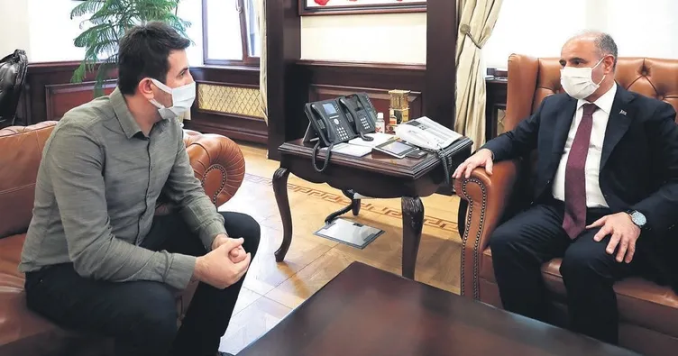 Ahtapotun kolları bir bir kesiliyor