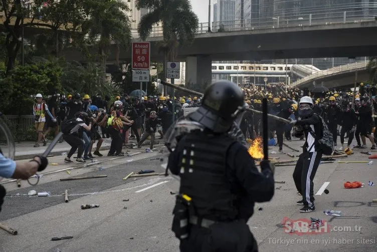 Hong Kong’da protestolar sürüyor! Ülke savaş alanına döndü...
