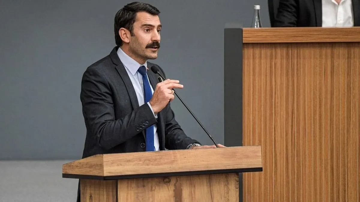 İZBB Başkanı Tugay’dan ifade özgürlüğüne yasak! CHP’den antidemokratik karar İZBB Başkanı Tugay’dan ifade özgürlüğüne yasak! CHP’den antidemokratik karar