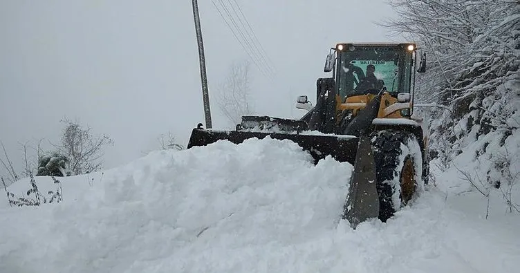Karadeniz’de kar hayatı olumsuz engelliyor! 653 köy yolu kapandı