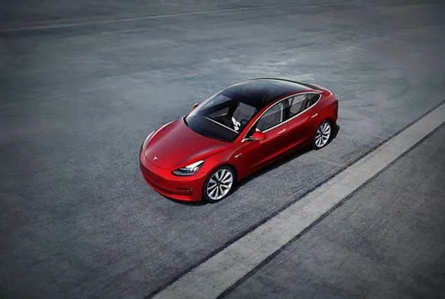 TESLA BİNLERCE ARACINI GERİ ÇAĞIRDI