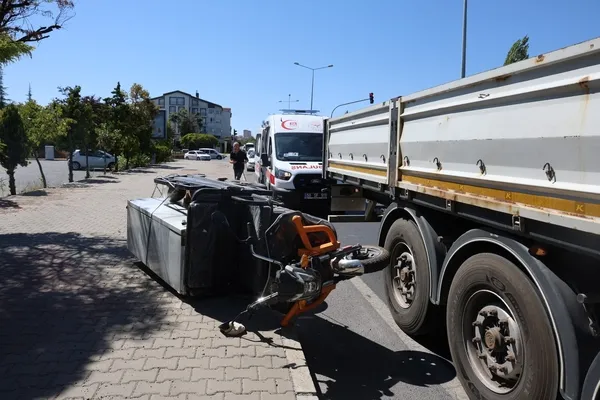 nevsehirde-akilalmaz-kaza-ambulansa-yol-vermek-isterken-motosiklete-carpti-1788347529552.jpg