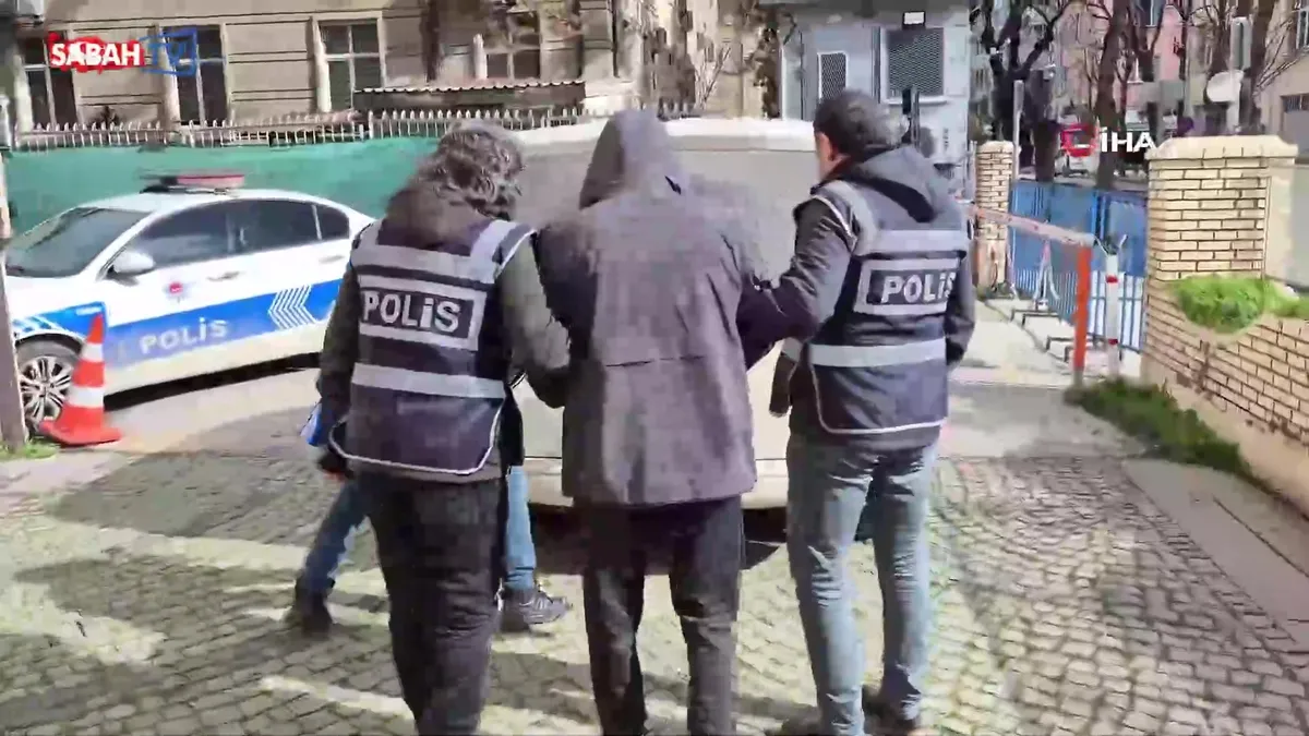 Eskişehir’de 59 suçtan aranan ve 74 yıl hapis cezası olan şahıs yakalandı | Video videosunu izle Eskişehir’de 59 suçtan aranan ve 74 yıl hapis cezası olan şahıs yakalandı | Video videosunu izle