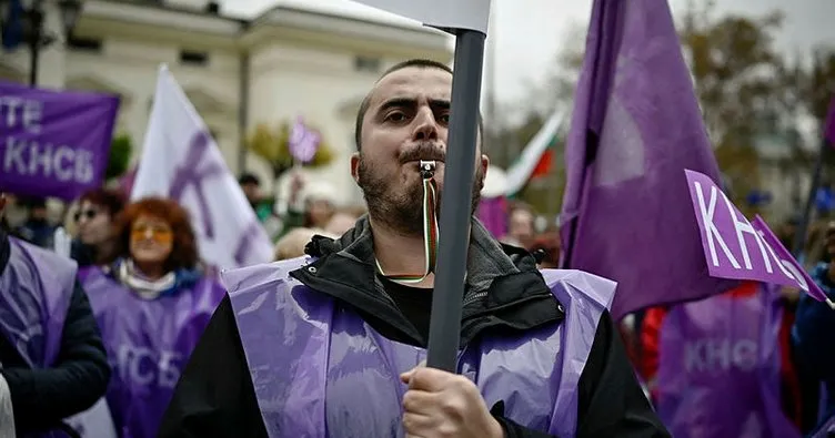 Bulgaristan’da yüzlerce kişi maaş artışı talebiyle sokaklara döküldü