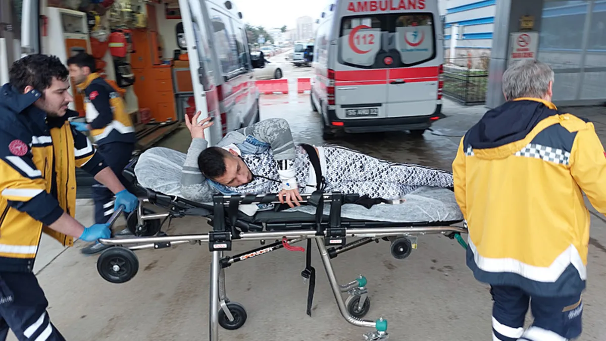 Akaryakıt istasyonunda bıçaklı saldırı! 25 yaşındaki genç yaralandı Akaryakıt istasyonunda bıçaklı saldırı! 25 yaşındaki genç yaralandı