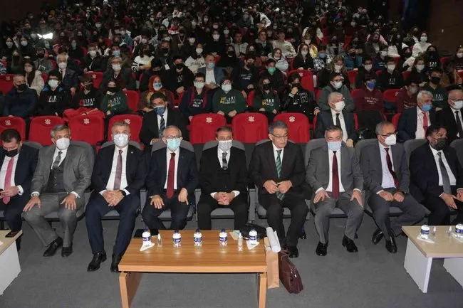 Yunus Emre ve Mehmet Akif Ersoy panelle anıldı
