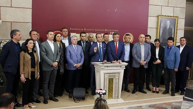 chpli-isimden-iyi-partiye-olay-gonderme-besle-kargayi-oysun-gozunu-1677792909645.jpg CHP'li isimden İYİ Parti'ye olay gönderme: Besle kargayı oysun gözünü