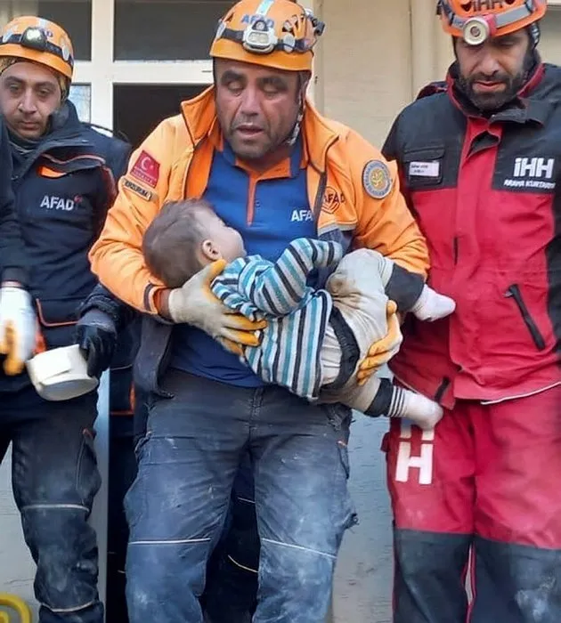 SON DAKİKA: Deprem’de 90. saat mucizesi! 10 günlük Yağız bebek ve annesi herkesi ağlattı