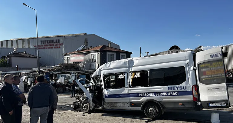 Kayseri’de feci kaza! Kamyon ile işçi servisi çarpıştı