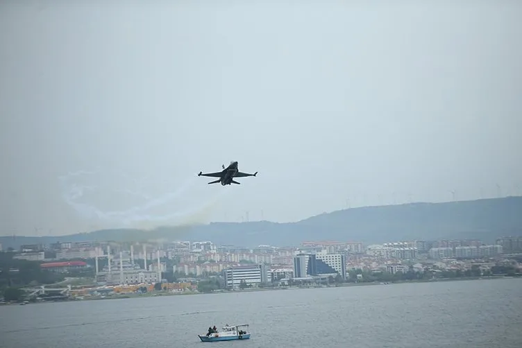 Türk jetleri nefes kesti! SOLOTÜRK ve Türk Yıldızları’ndan 23 Nisan’a özel gösteri uçuşu