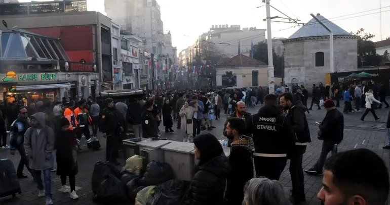 Yılbaşı gecesi Taksim’deki güvenliği ’Simitçi, çöpçü, piyangocu’ Polisler sağlıyor