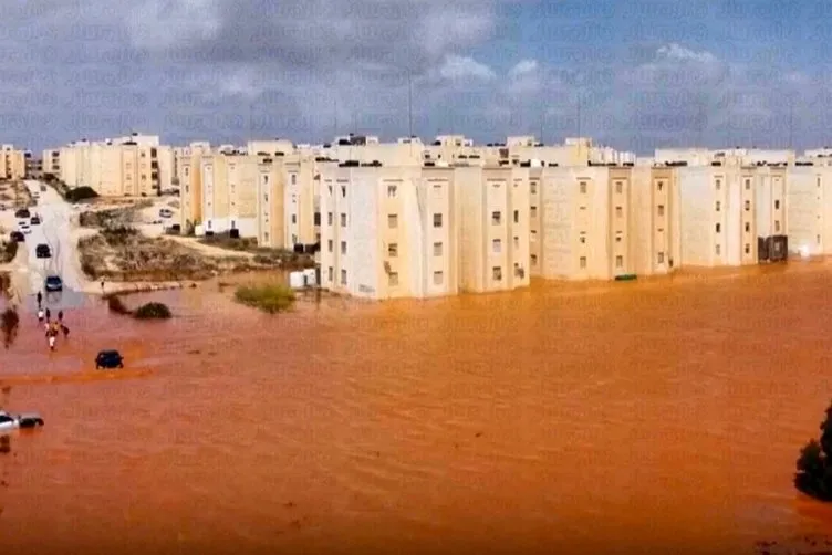 Libya’daki felaketin en korkunç görüntüleri! Sel böyle geldi: Cesetler Akdeniz'e sürükleniyor!