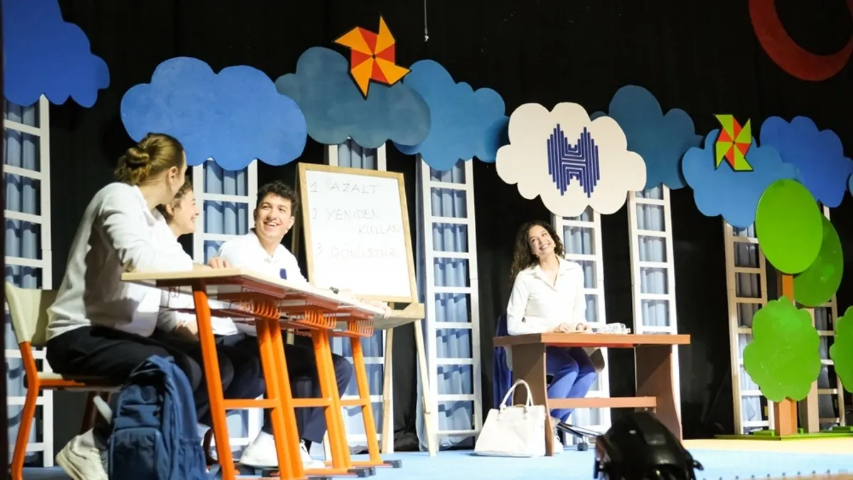 Halkbank Çocuk Tiyatrosu Türkiye’yi Dolaşmayı Sürdürüyor Halkbank Çocuk Tiyatrosu Türkiye’yi Dolaşmayı Sürdürüyor