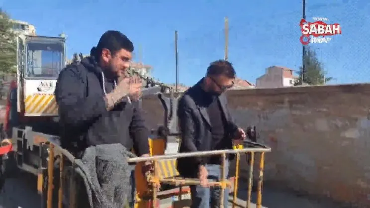 Hak mahrumiyeti olan kulüp başkanı vinç kiralayarak maçı izledi | Video