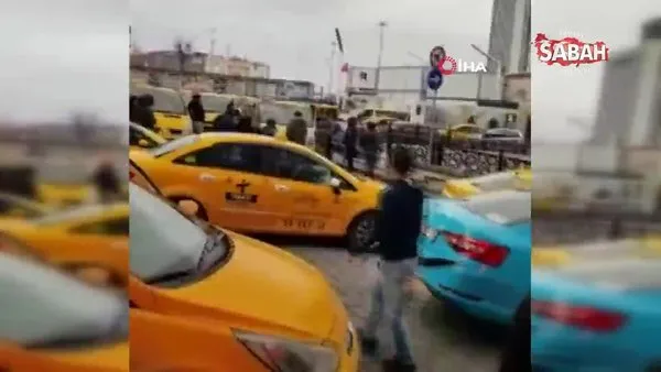 Taksim Meydanı'nda birbirlerine giren sarı dolmuşçuları polis güçlükle ayırabildi!