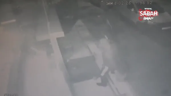 Bursa'da fırın ve kasaba gece yarısı molotoflu saldırı kamerada