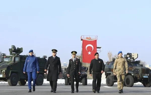 Jandarma yeni kıyafetleri ile görev başında