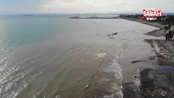 Hatay'da şiddetli yağışlar sonrası denizin rengi değişti | Video