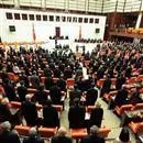 12 Eylül’le birlikte kapatılan partilerin açılması yasalaştı