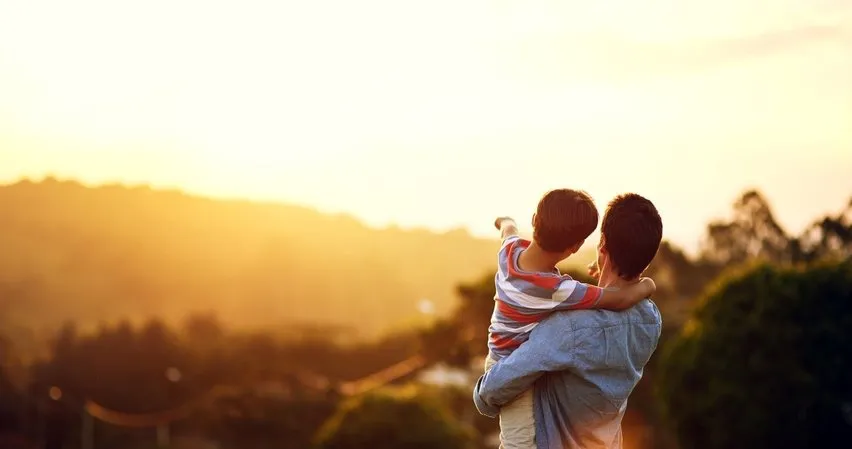Çocuğuyla sağlıklı ilişki geliştirmek isteyen babalara 8 öneri!