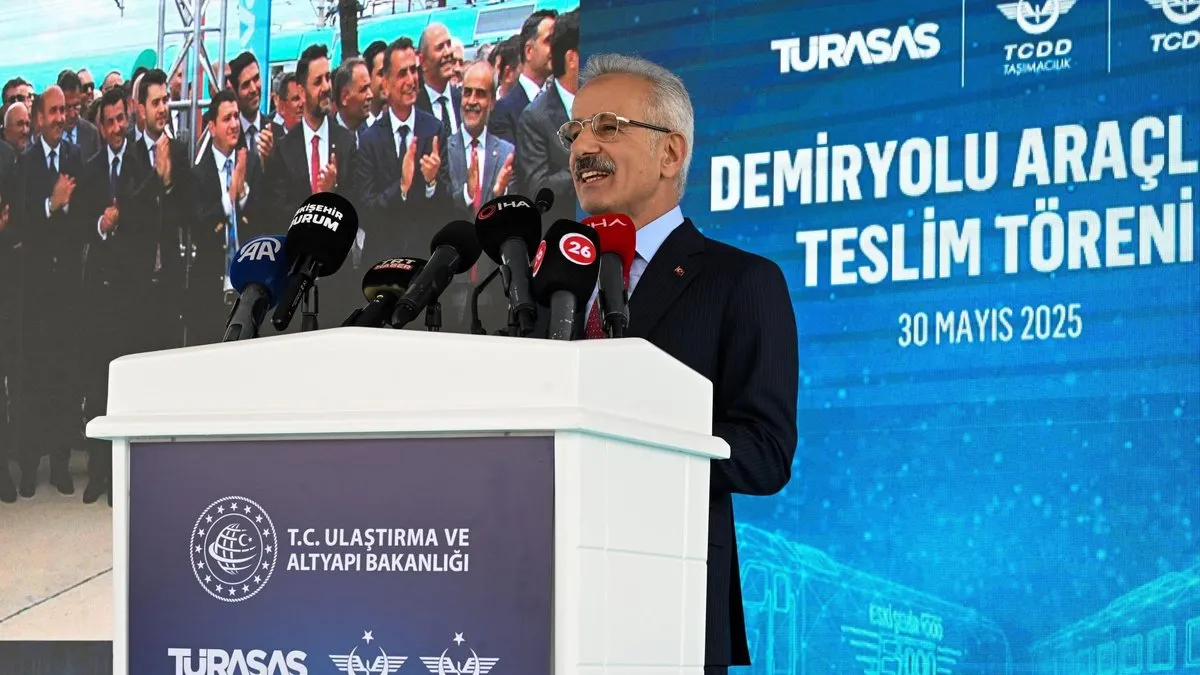 Yeni nesil demiryolu araçları hizmete hazır! Bakan Uraloğlu'ndan açıklama:Yeni bir dönemin kapılarını aralıyoruz
