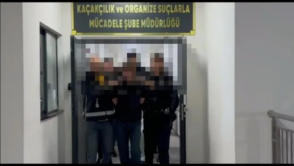izmitte-mekan-kursunlayan-cete-cokertildi-12-tutuklama-1761247004905.jpg