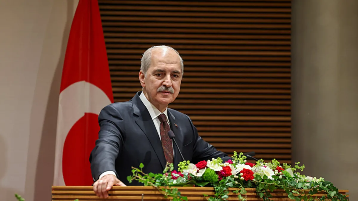 TBMM Başkanı Numan Kurtulmuş bir programda konuşma yaparken