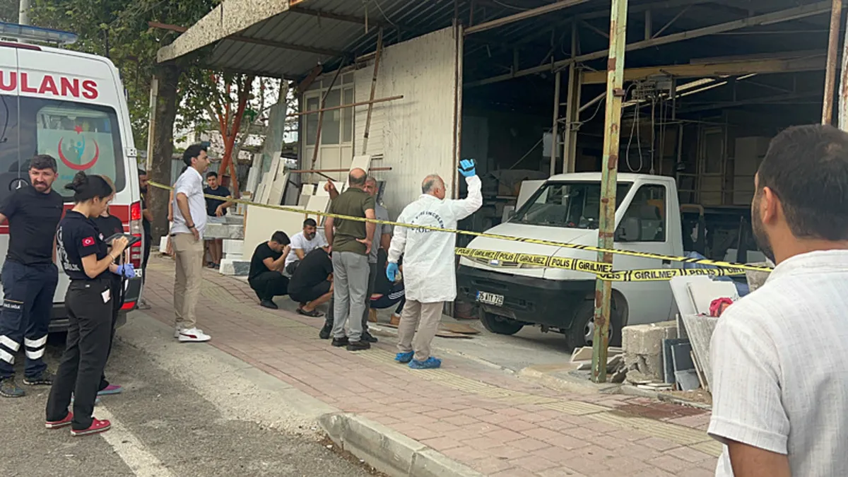 Mermer tezgahının altında kaldı: 2 çocuk annesi feci şekilde can verdi! Mermer tezgahının altında kaldı: 2 çocuk annesi feci şekilde can verdi!
