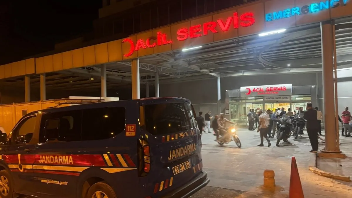 Hilvan'da feci kaza: 1 ölü, 2 yaralı Hilvan'da feci kaza: 1 ölü, 2 yaralı