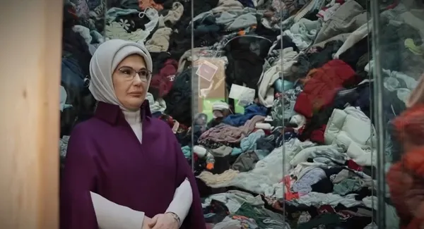 emine-erdogandan-sifir-atik-projesi-paylasimi-daha-yasanabilir-bir-gelecegin-sevincini-yasadik-1758962074584.jpg Emine Erdoğan'dan