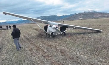 Eğitim uçağı tarlaya indi